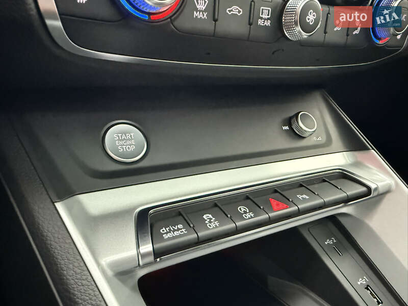 Позашляховик / Кросовер Audi Q3 2020 в Києві