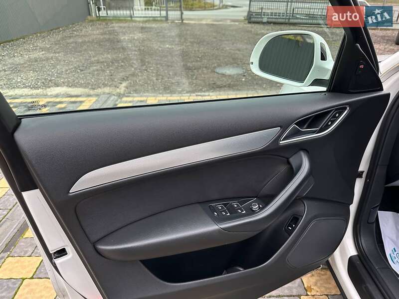 Внедорожник / Кроссовер Audi Q3 2015 в Львове