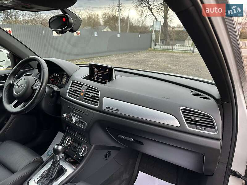 Внедорожник / Кроссовер Audi Q3 2015 в Львове