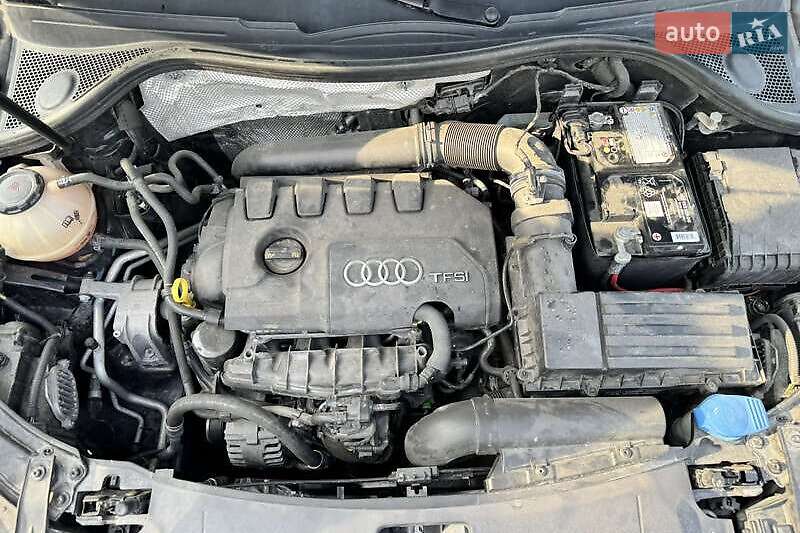 Внедорожник / Кроссовер Audi Q3 2017 в Львове