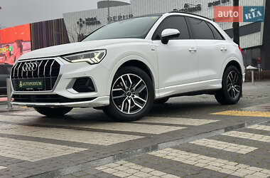 Внедорожник / Кроссовер Audi Q3 2020 в Киеве