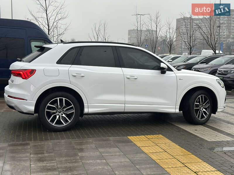 Внедорожник / Кроссовер Audi Q3 2020 в Киеве