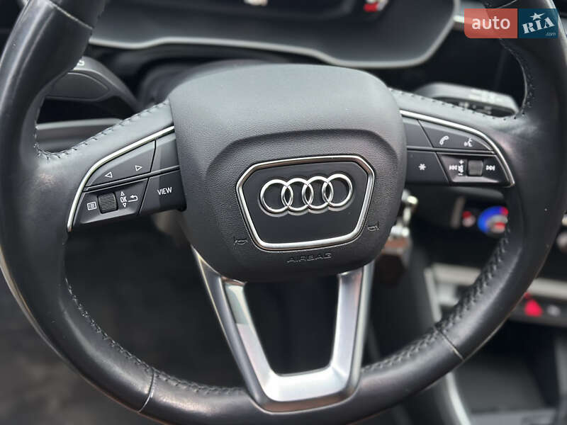 Внедорожник / Кроссовер Audi Q3 2020 в Киеве