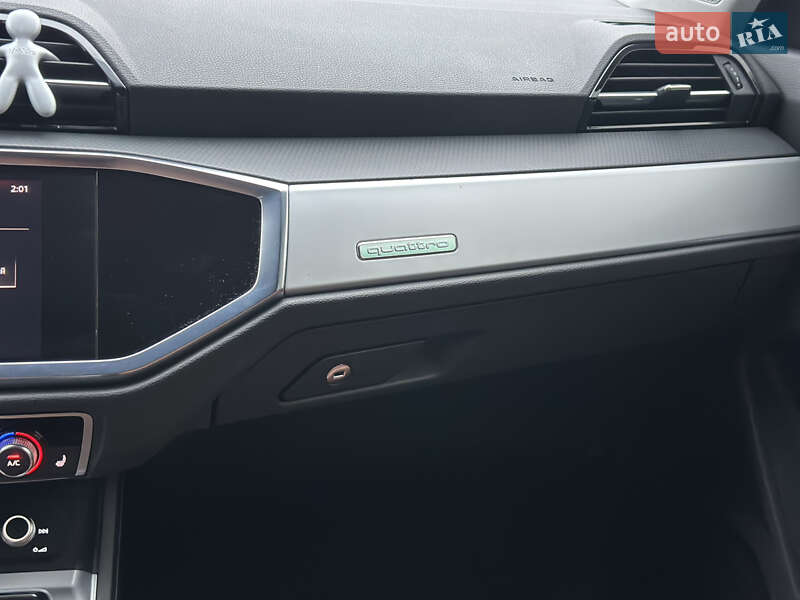 Внедорожник / Кроссовер Audi Q3 2020 в Киеве