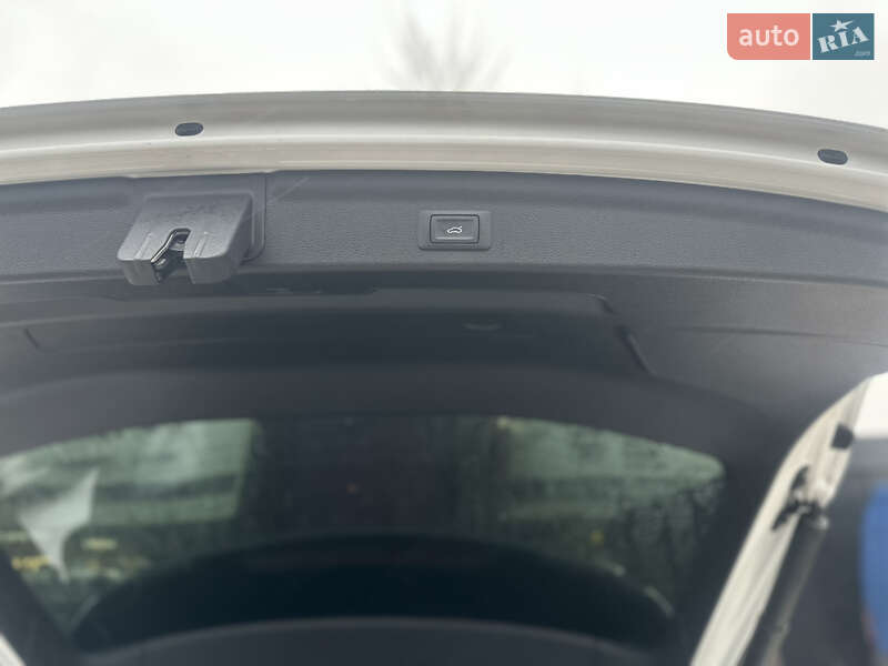 Внедорожник / Кроссовер Audi Q3 2020 в Киеве