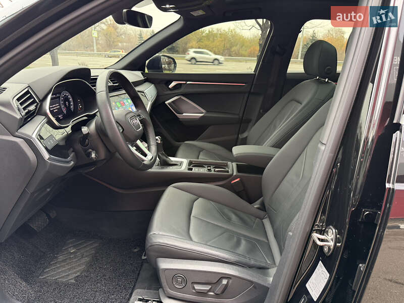 Внедорожник / Кроссовер Audi Q3 2020 в Киеве