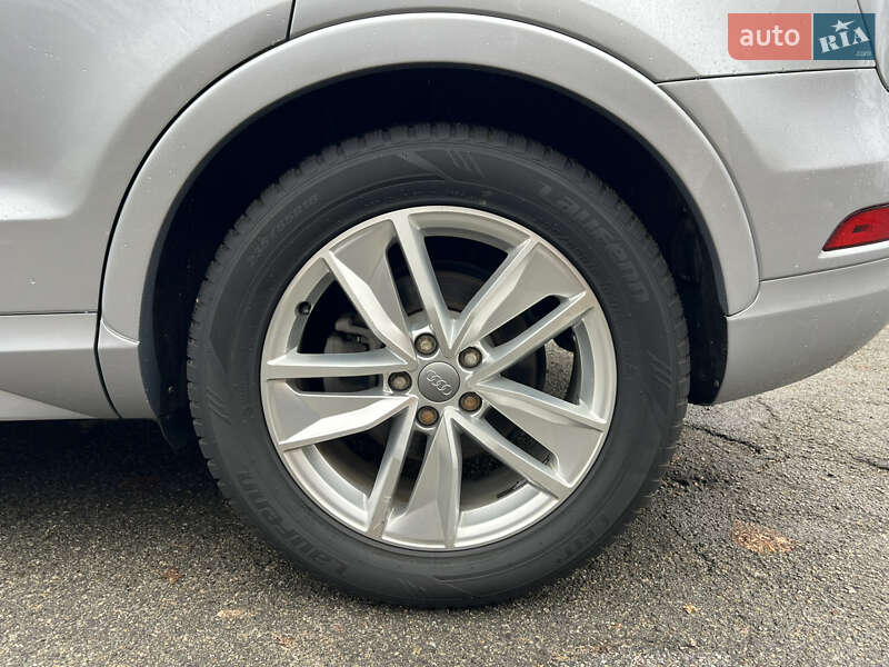 Внедорожник / Кроссовер Audi Q3 2017 в Киеве