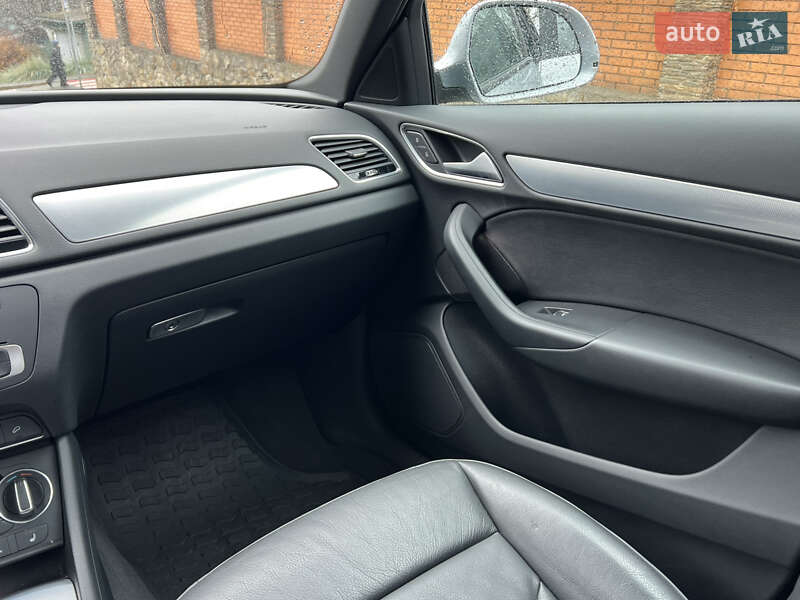 Внедорожник / Кроссовер Audi Q3 2017 в Киеве