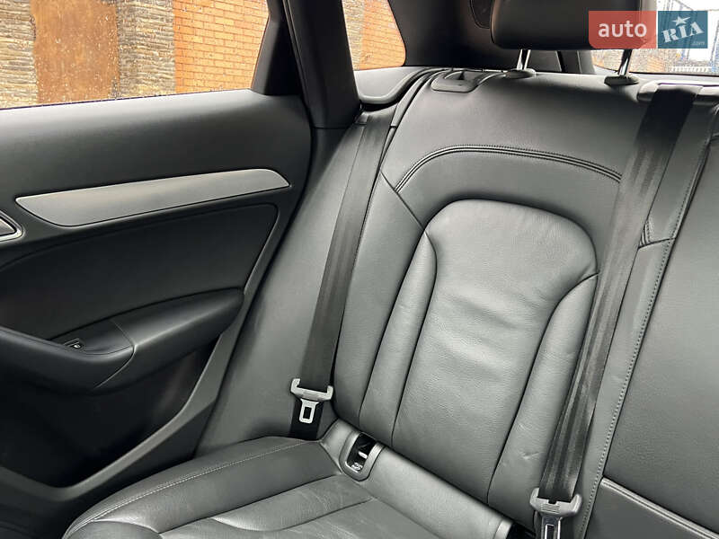 Внедорожник / Кроссовер Audi Q3 2017 в Киеве