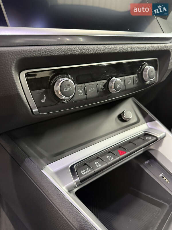 Позашляховик / Кросовер Audi Q3 2019 в Києві