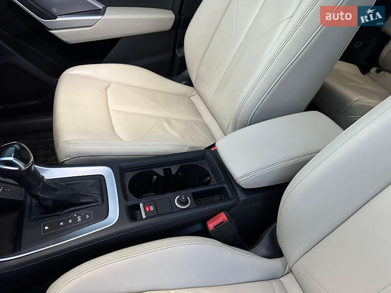 Внедорожник / Кроссовер Audi Q3 2020 в Тернополе