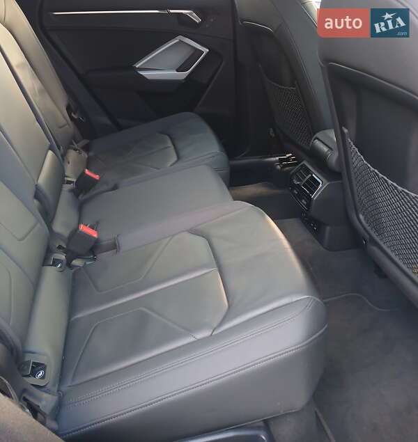 Внедорожник / Кроссовер Audi Q3 2021 в Киеве