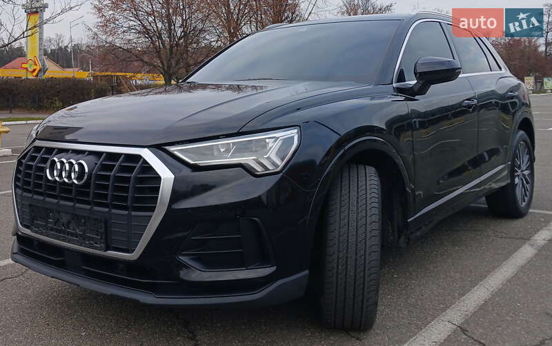 Внедорожник / Кроссовер Audi Q3 2021 в Киеве