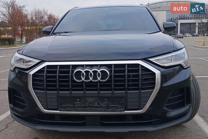 Внедорожник / Кроссовер Audi Q3 2021 в Киеве