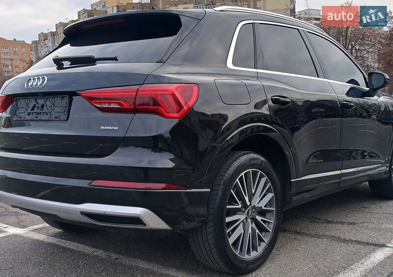 Внедорожник / Кроссовер Audi Q3 2021 в Киеве