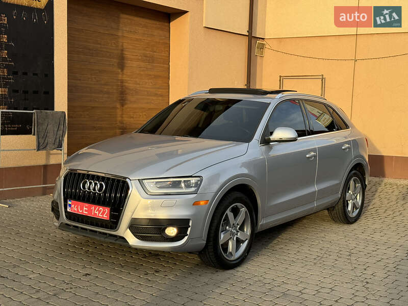 Внедорожник / Кроссовер Audi Q3 2015 в Ужгороде