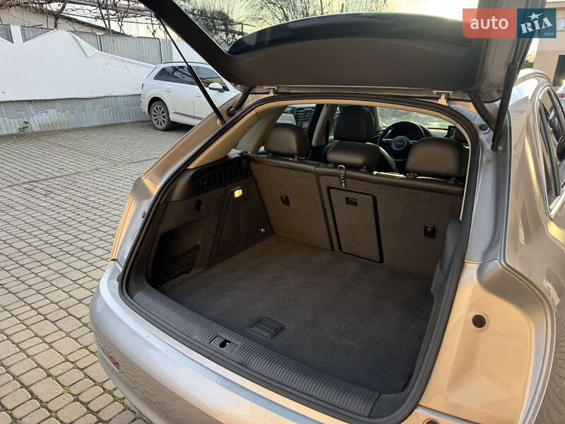 Внедорожник / Кроссовер Audi Q3 2015 в Ужгороде