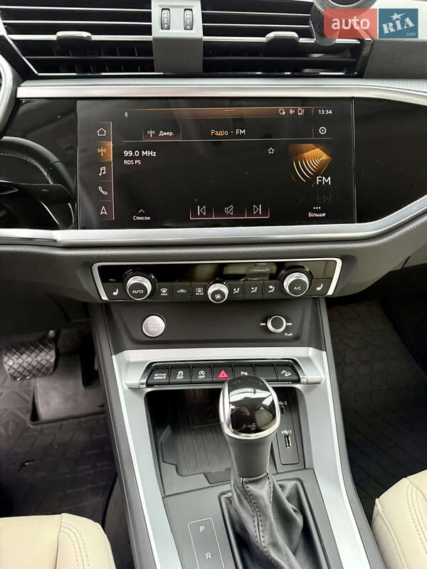 Позашляховик / Кросовер Audi Q3 2019 в Києві