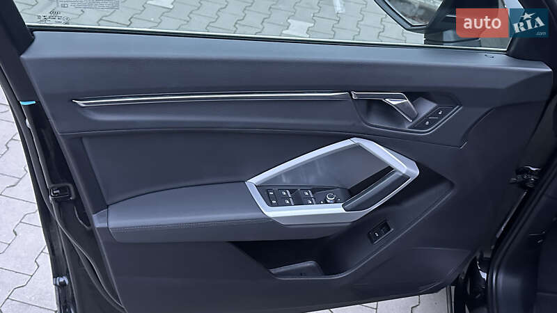 Внедорожник / Кроссовер Audi Q3 2020 в Киеве