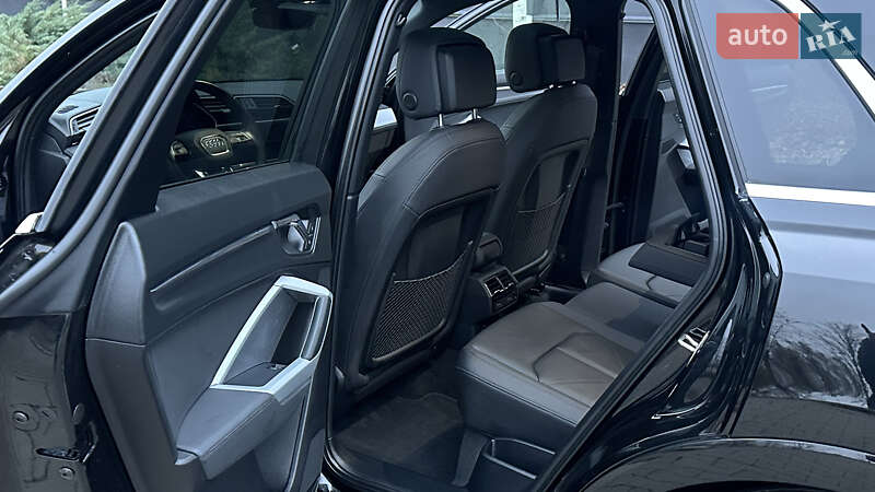 Внедорожник / Кроссовер Audi Q3 2020 в Киеве