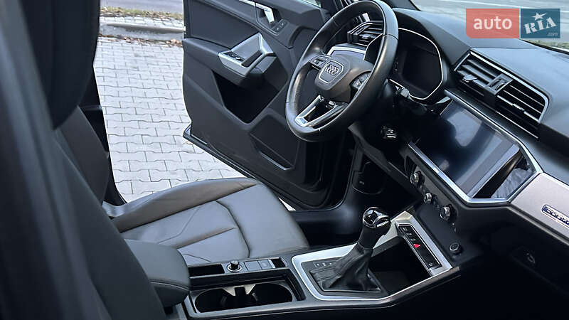 Внедорожник / Кроссовер Audi Q3 2020 в Киеве