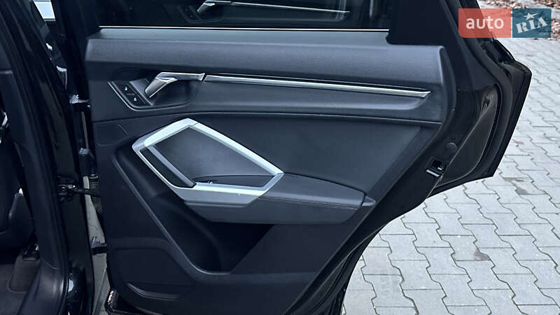 Внедорожник / Кроссовер Audi Q3 2020 в Киеве