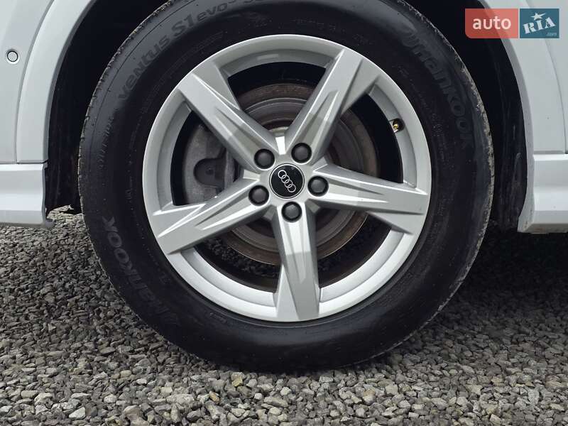 Внедорожник / Кроссовер Audi Q3 2019 в Тернополе