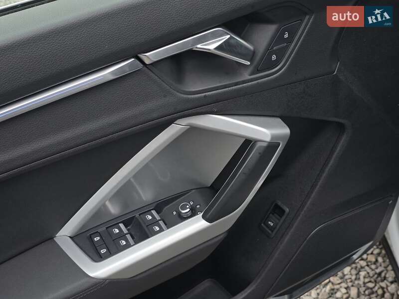 Внедорожник / Кроссовер Audi Q3 2019 в Тернополе