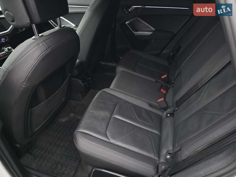 Внедорожник / Кроссовер Audi Q3 2019 в Тернополе