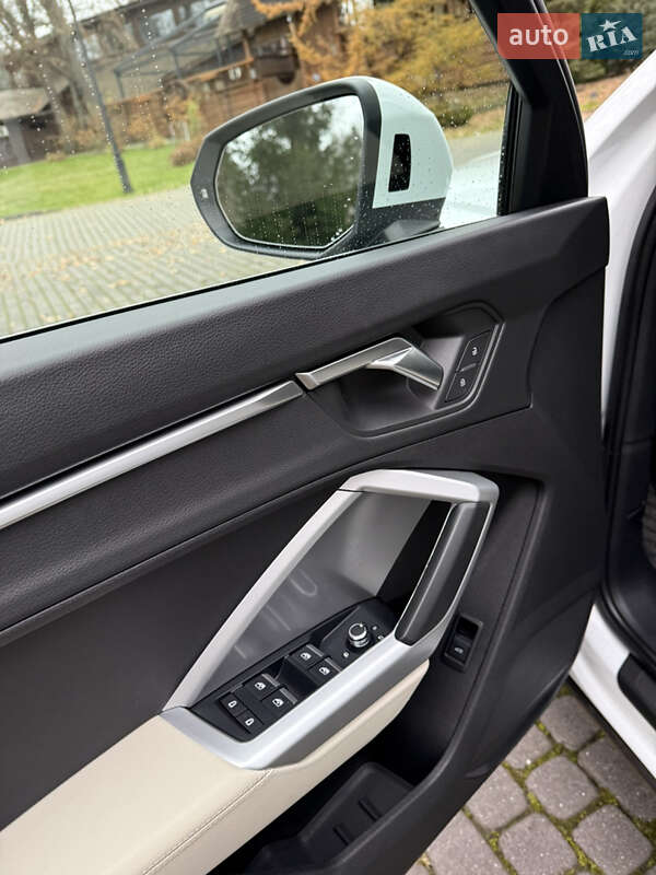 Внедорожник / Кроссовер Audi Q3 2019 в Львове