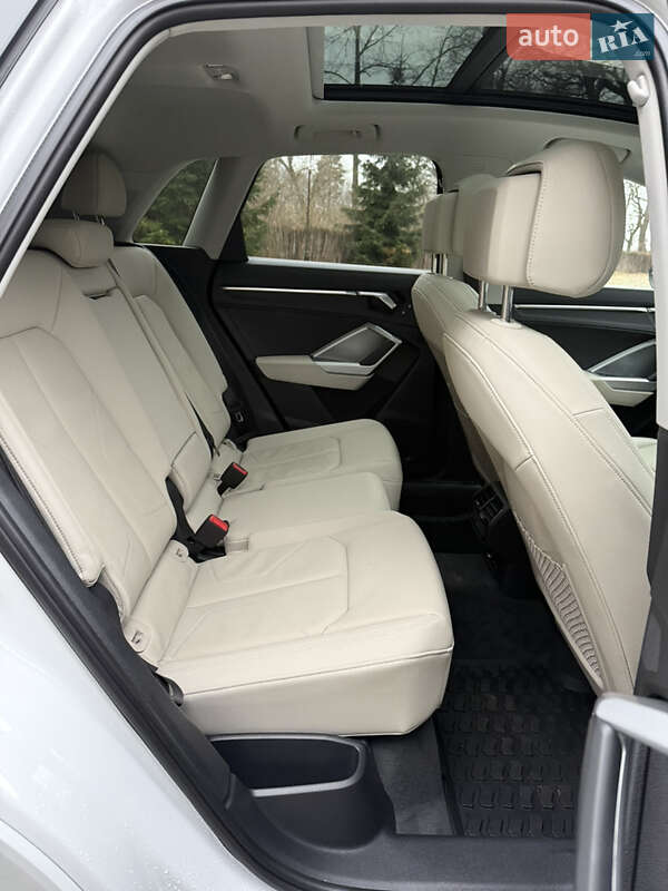 Внедорожник / Кроссовер Audi Q3 2019 в Львове