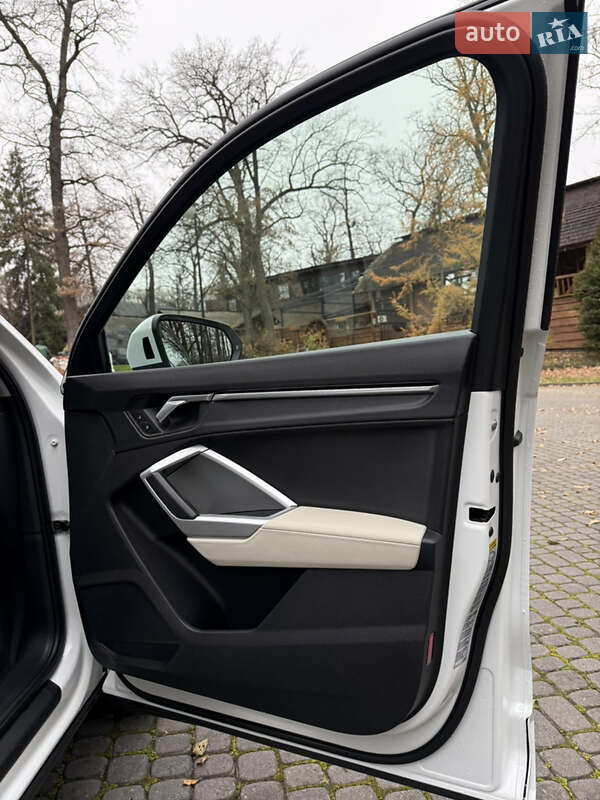 Внедорожник / Кроссовер Audi Q3 2019 в Львове