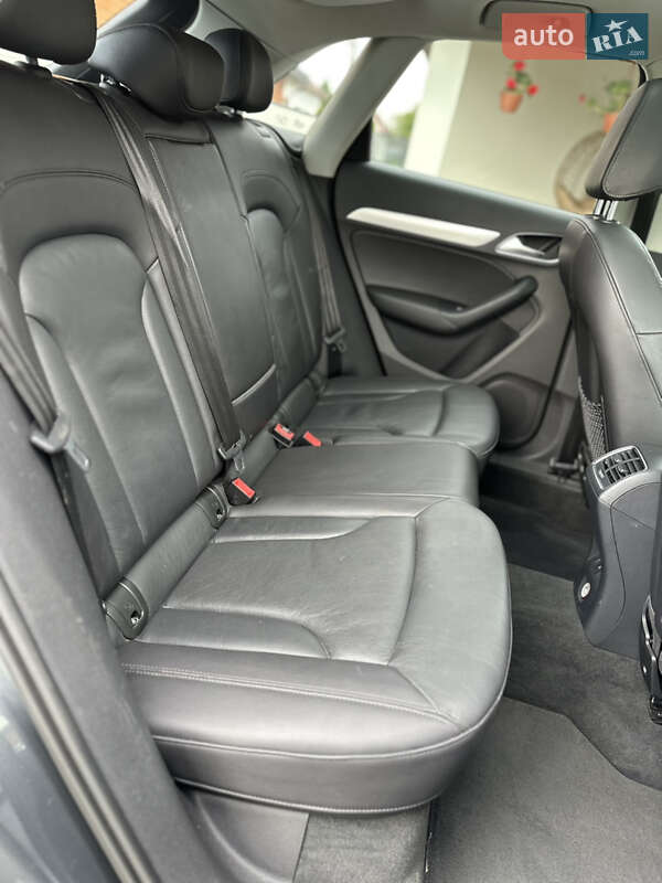 Внедорожник / Кроссовер Audi Q3 2014 в Ужгороде