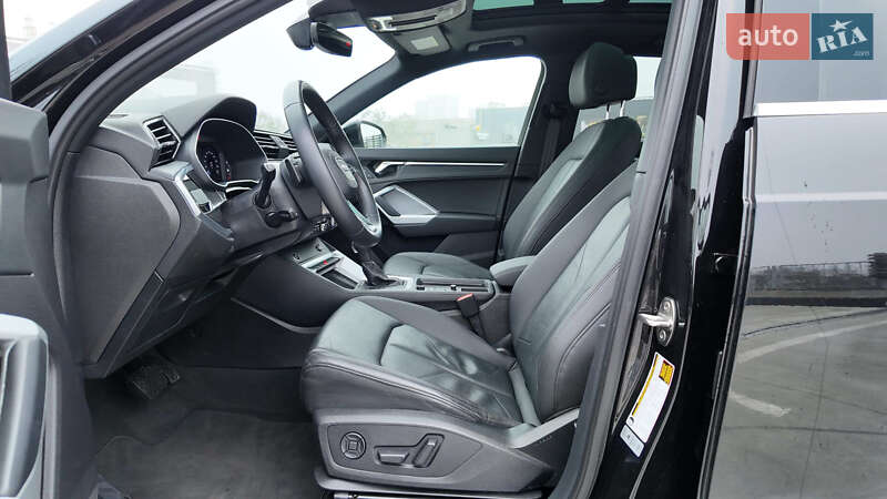 Внедорожник / Кроссовер Audi Q3 2020 в Киеве