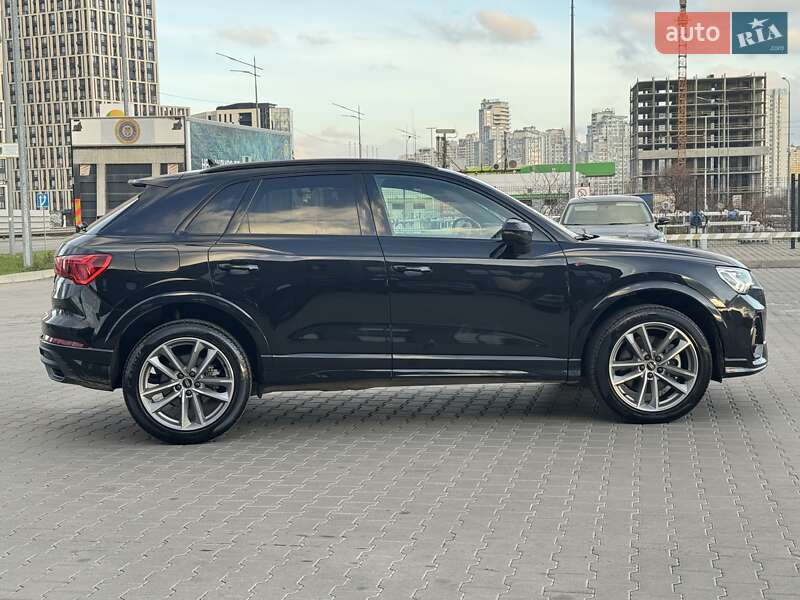 Внедорожник / Кроссовер Audi Q3 2024 в Киеве