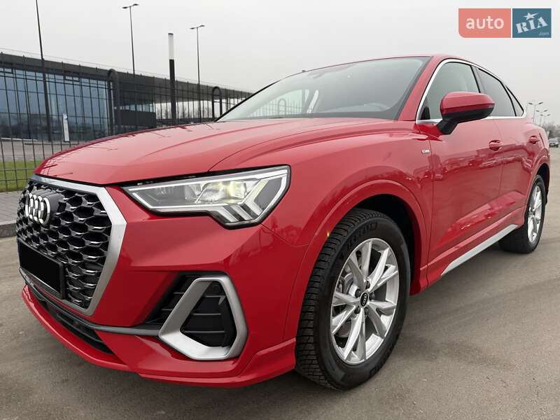 Внедорожник / Кроссовер Audi Q3 2021 в Киеве