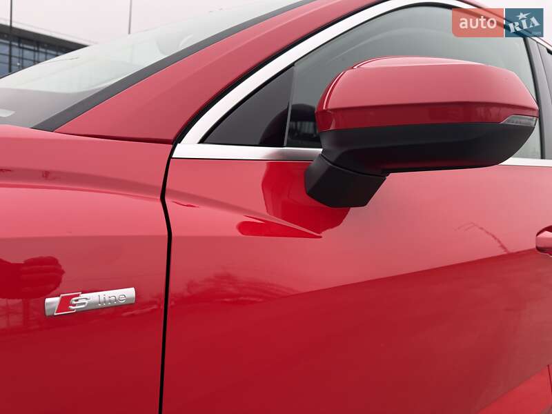 Внедорожник / Кроссовер Audi Q3 2021 в Киеве