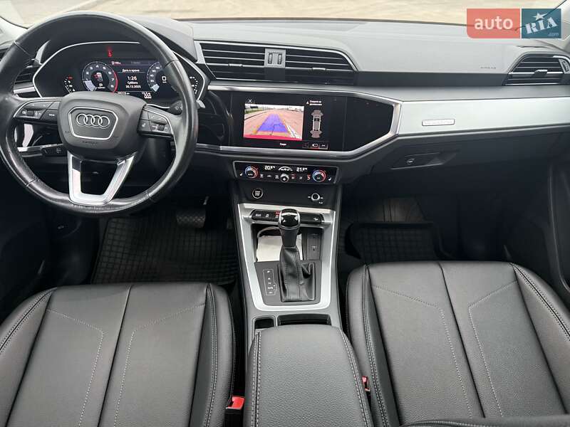 Внедорожник / Кроссовер Audi Q3 2021 в Киеве