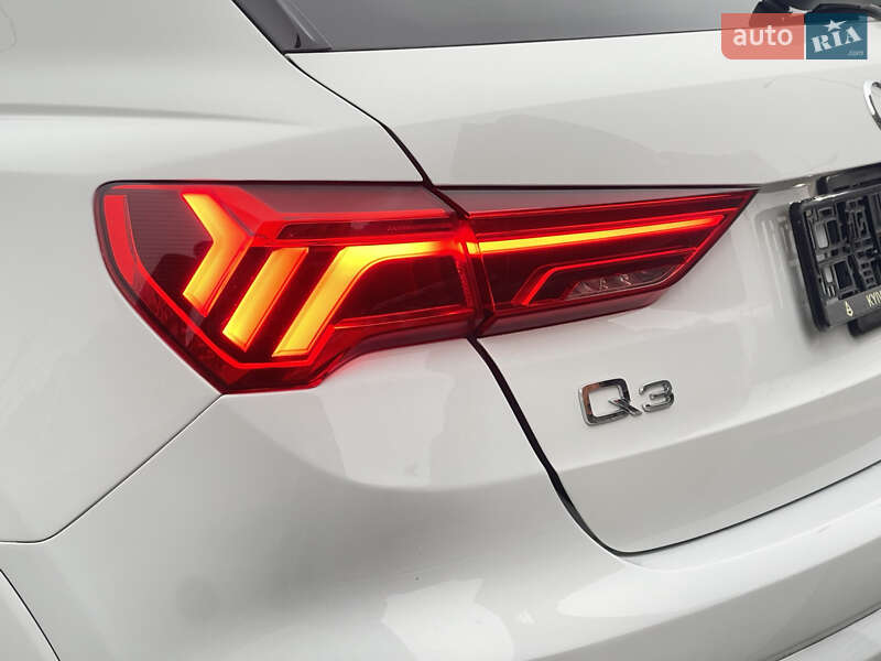 Внедорожник / Кроссовер Audi Q3 2019 в Киеве