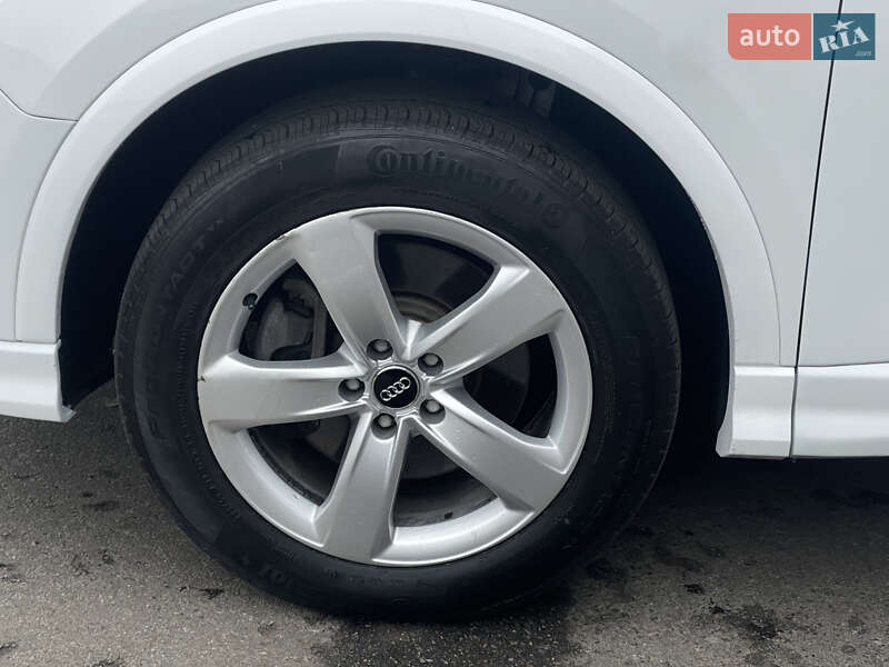 Внедорожник / Кроссовер Audi Q3 2019 в Киеве