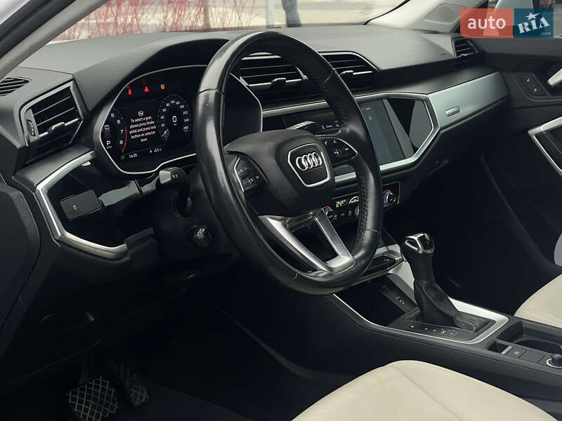 Внедорожник / Кроссовер Audi Q3 2019 в Киеве