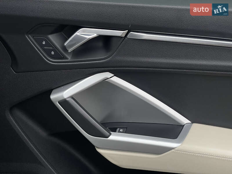 Внедорожник / Кроссовер Audi Q3 2019 в Киеве