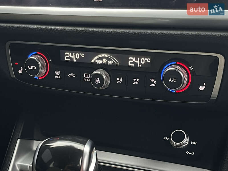 Внедорожник / Кроссовер Audi Q3 2019 в Киеве