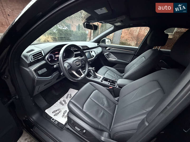 Внедорожник / Кроссовер Audi Q3 2019 в Львове