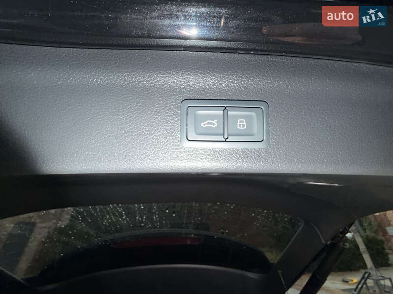 Внедорожник / Кроссовер Audi Q3 2019 в Львове