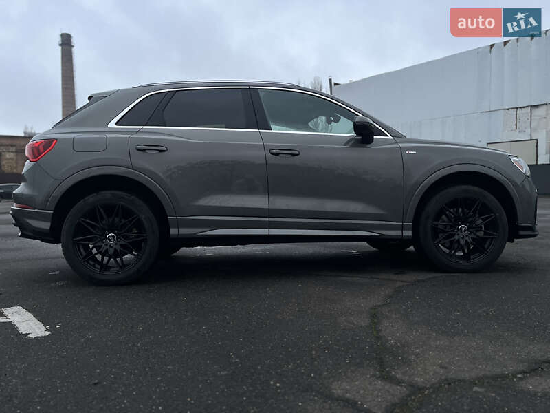Внедорожник / Кроссовер Audi Q3 2023 в Одессе