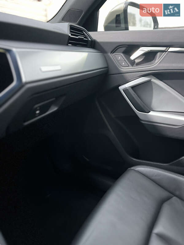 Внедорожник / Кроссовер Audi Q3 2023 в Одессе