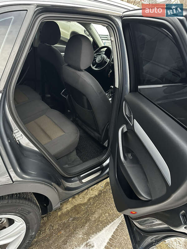 Позашляховик / Кросовер Audi Q3 2012 в Чернівцях