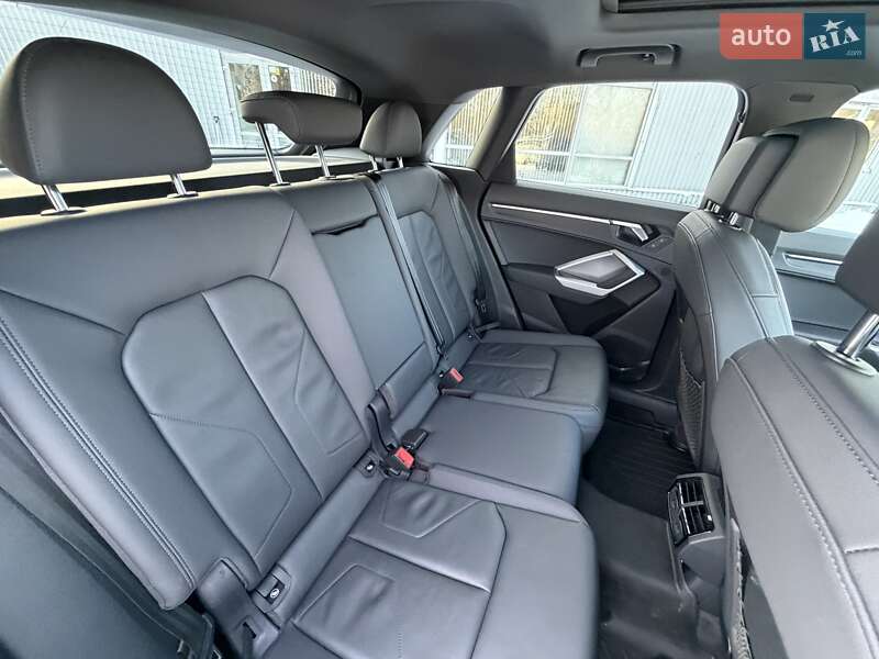 Позашляховик / Кросовер Audi Q3 2020 в Києві