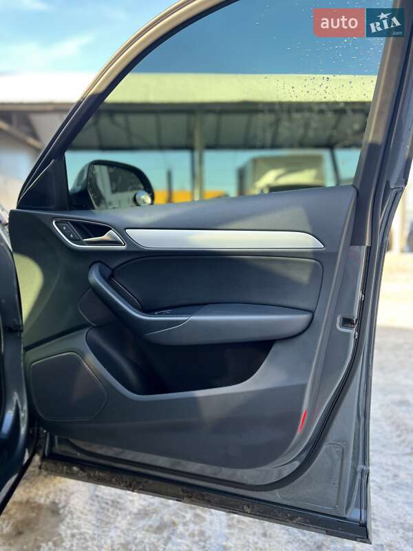 Внедорожник / Кроссовер Audi Q3 2016 в Киеве